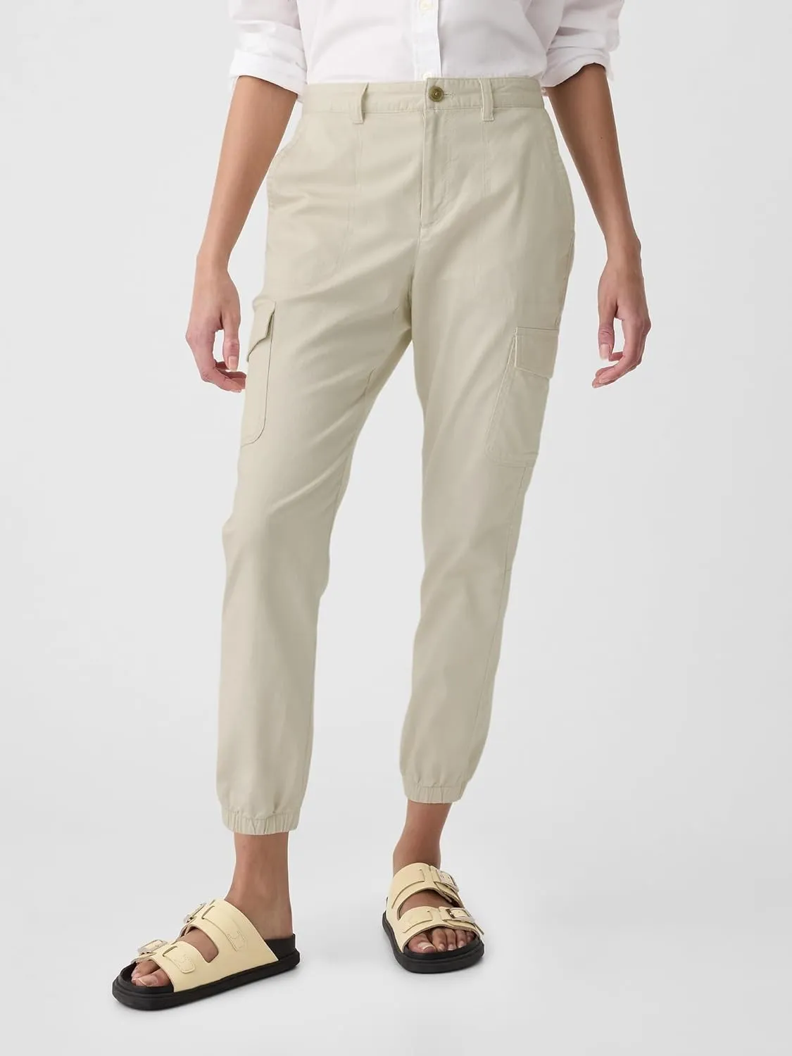 GAP Women's Girlfriend Cargo Jogger
